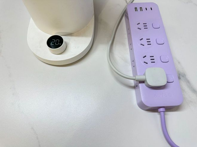 评：终结桌面杂乱的智能用电新选择电子pg奥睿科分控小胖条插排测(图4)